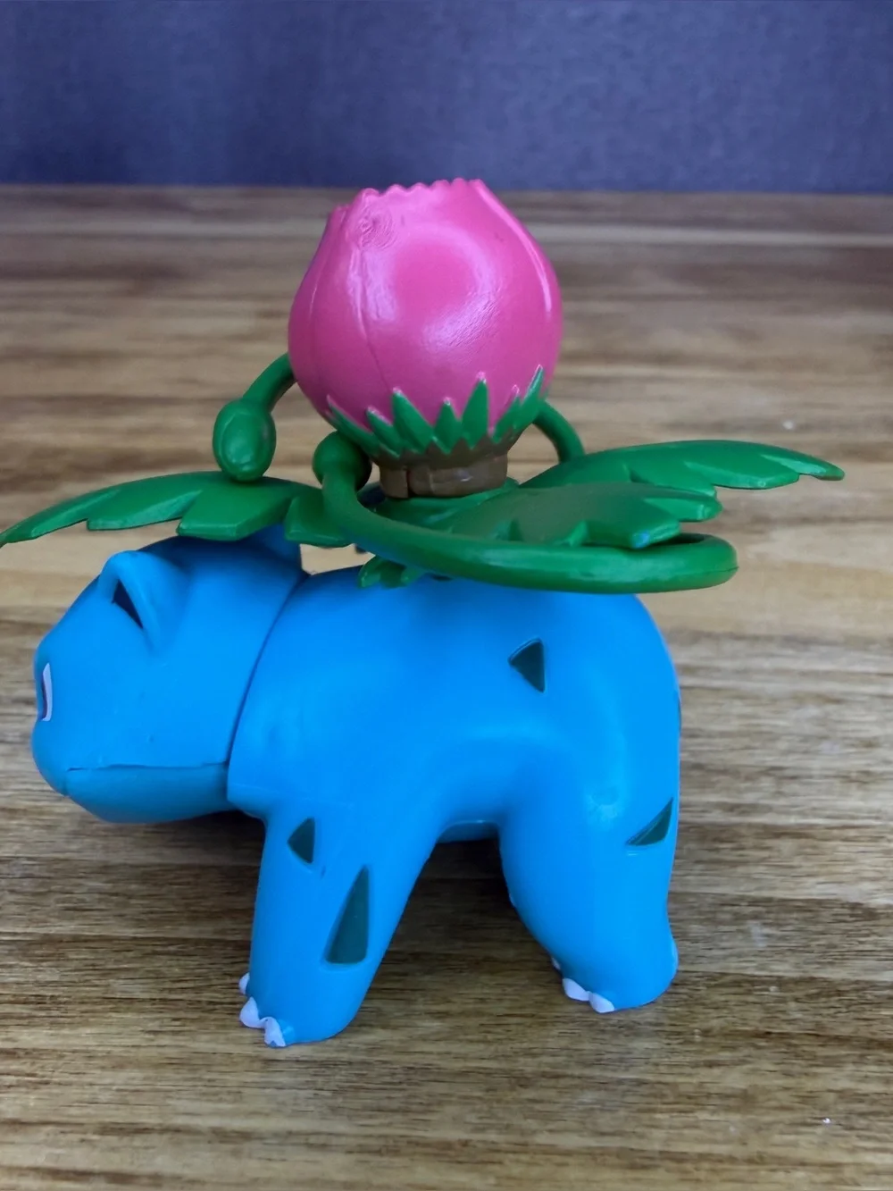 Pokemon Ivysaur Figure 2015 TOMY Toy Action Figure